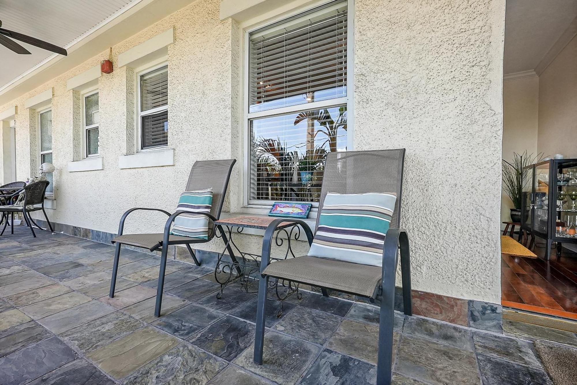 Wine-Dine-Sunshine Cozy Flat In The Heart Of Dtsp Villa St. Petersburg Exterior photo